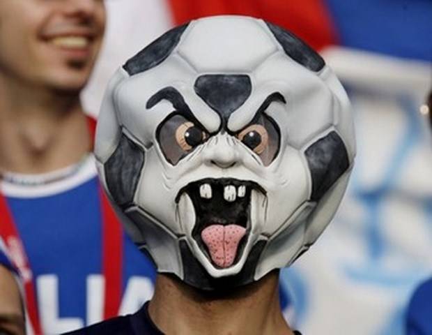 Some-Of-The-Most-Crazy-Football-Fans14